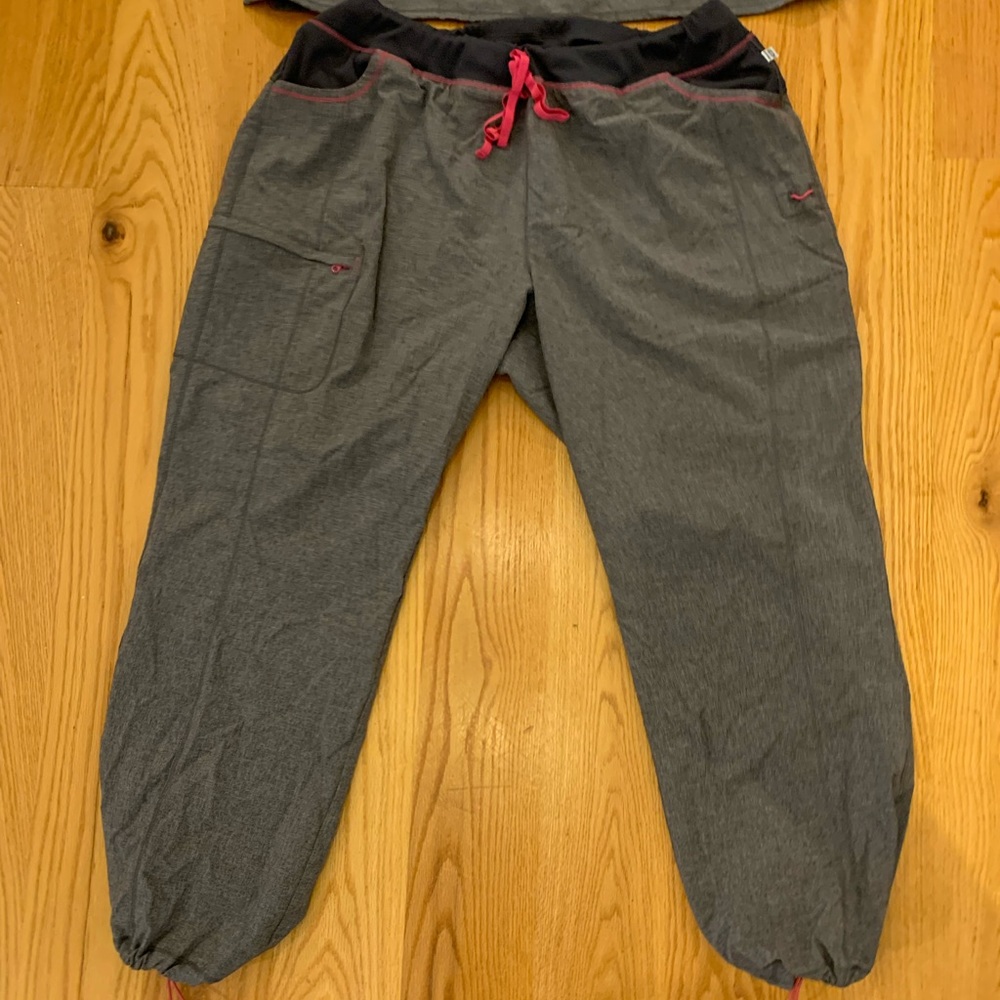 Cherokee infinity scrub pants